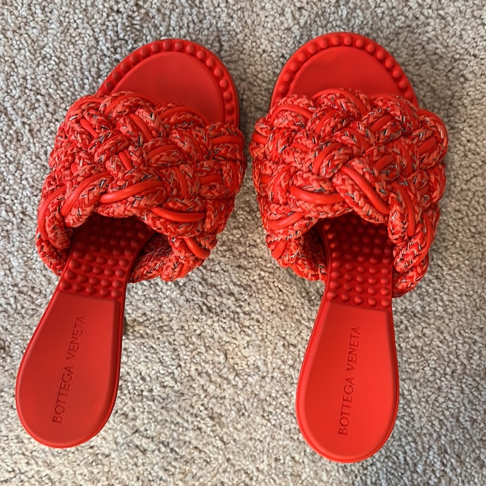 Bottega Veneta bubble weave dot sandals. New in box